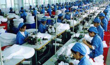 服裝零售遇冷，化妝品消費(fèi)升溫 紡織皮革與化妝品行業(yè)的冰火兩重天