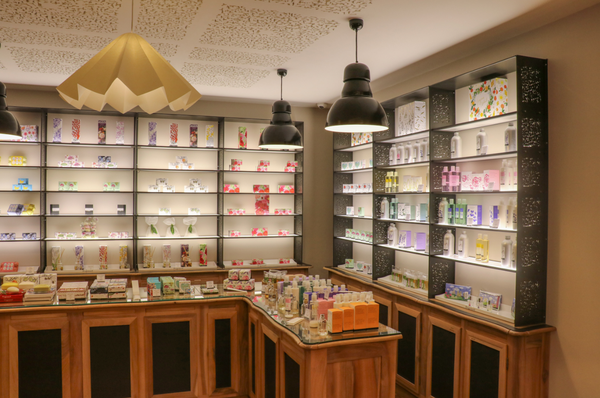 顛覆感官，重塑日常 Aesop「顛倒森林」新店，如何以空間敘事續(xù)寫(xiě)品牌美學(xué)？